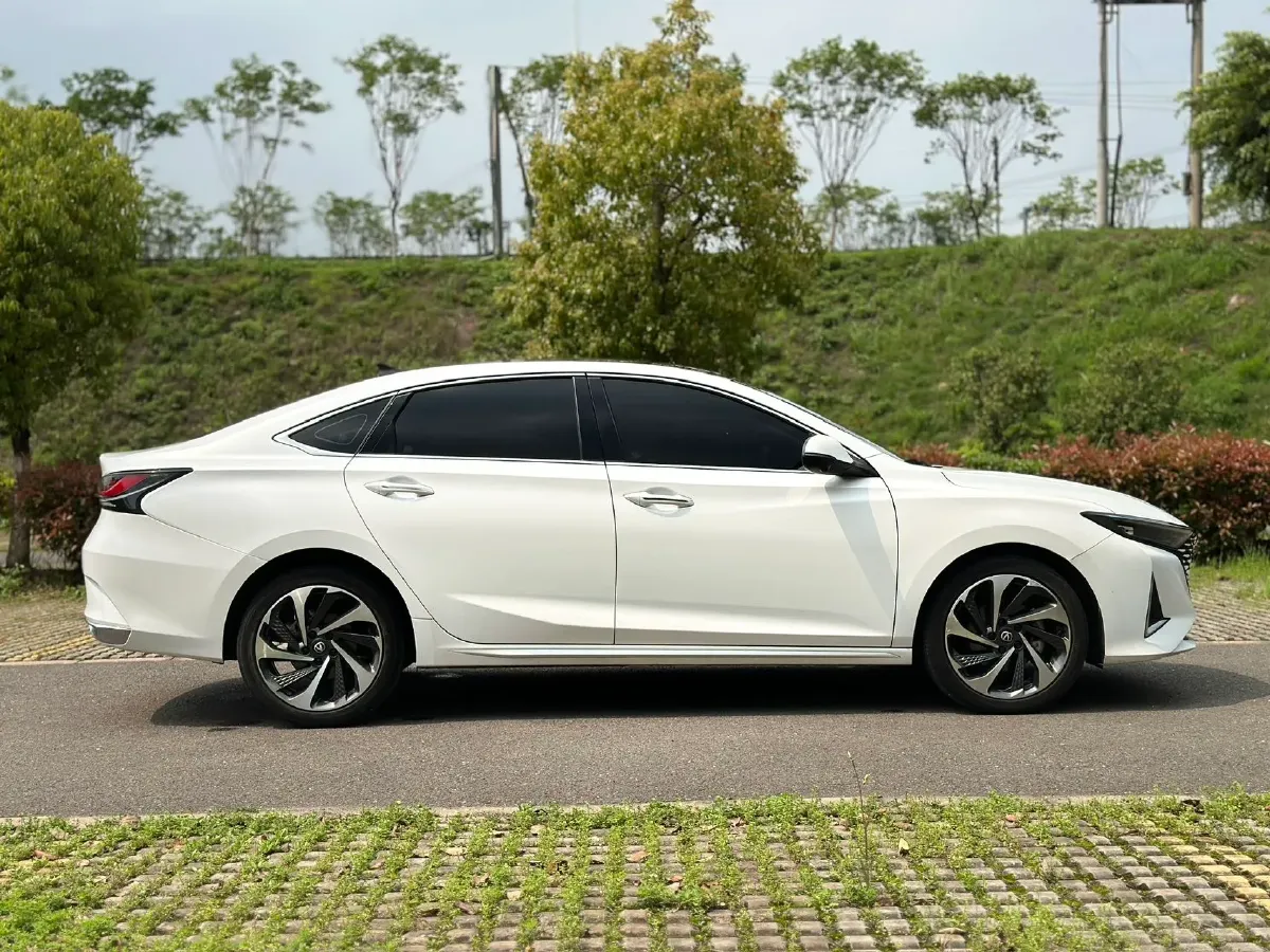 2023 ChangAn Raeton Plus 1.5T 188HP L4 7DCT,autocango,china used car exporter,china ev exporter,chinese used car exporter,chinese used ev exporter