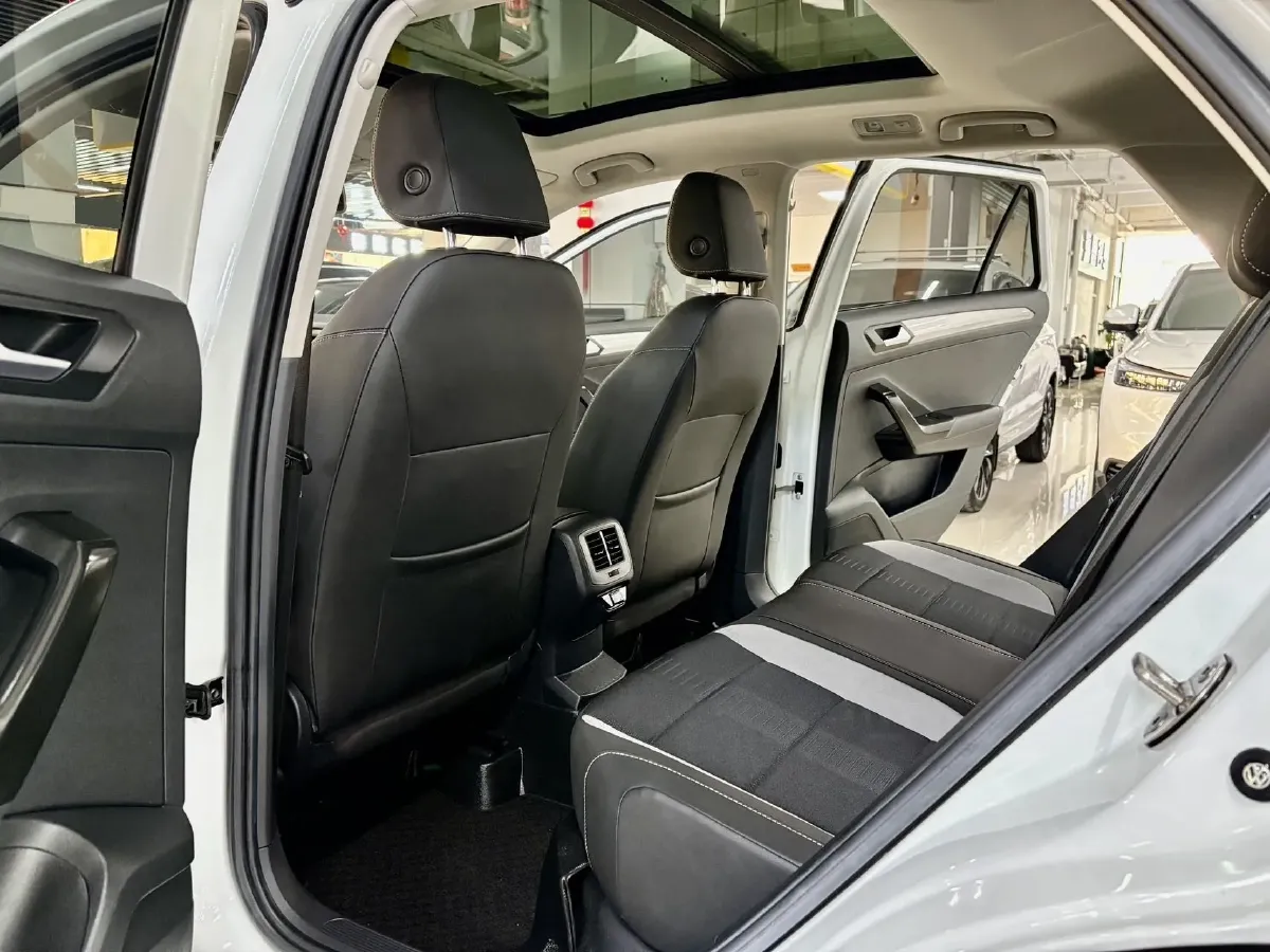 2022 Volkswagen T-Roc 1.4T 150HP L4 7DCT,autocango,china used car exporter,china ev exporter,chinese used car exporter,chinese used ev exporter