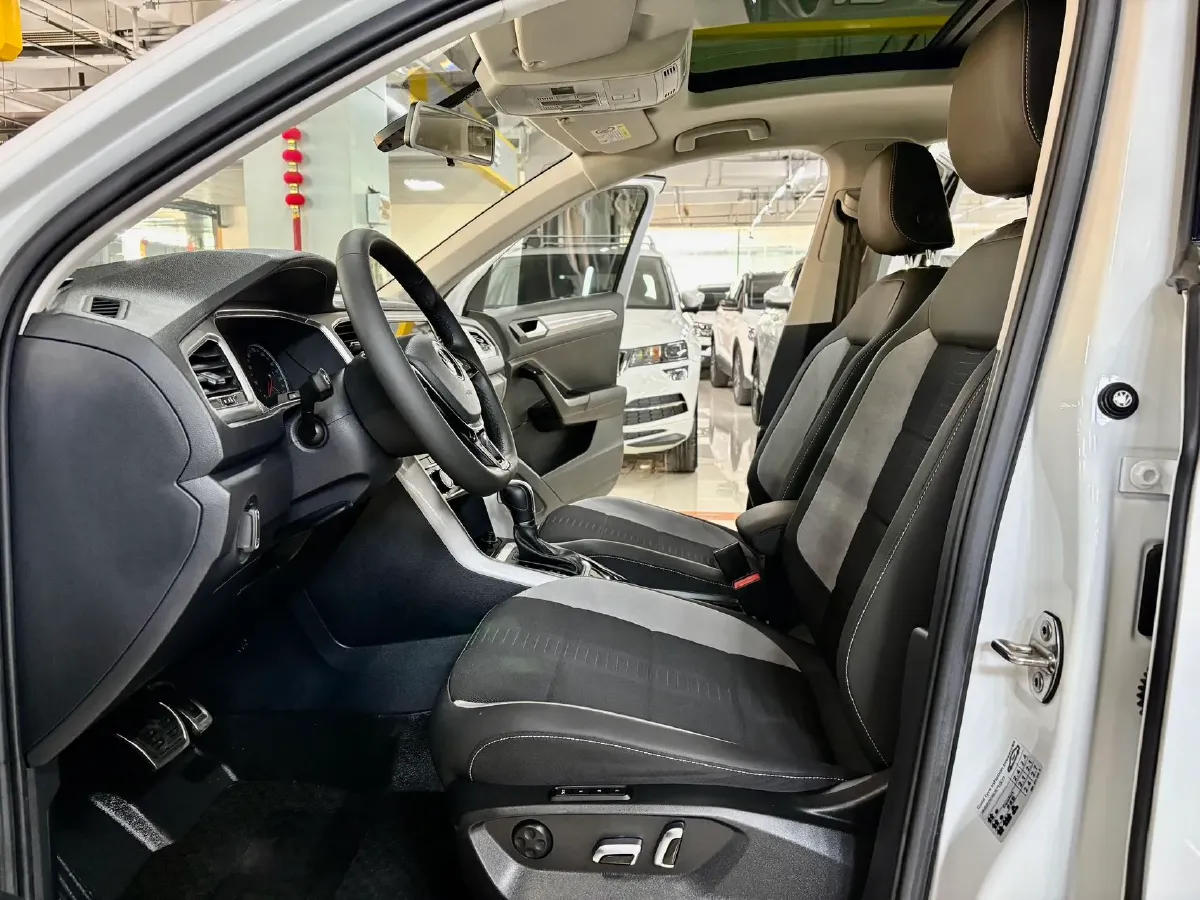 2022 Volkswagen T-Roc 1.4T 150HP L4 7DCT,autocango,china used car exporter,china ev exporter,chinese used car exporter,chinese used ev exporter