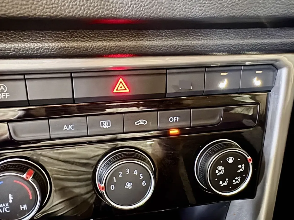 2022 Volkswagen T-Roc 1.4T 150HP L4 7DCT,autocango,china used car exporter,china ev exporter,chinese used car exporter,chinese used ev exporter