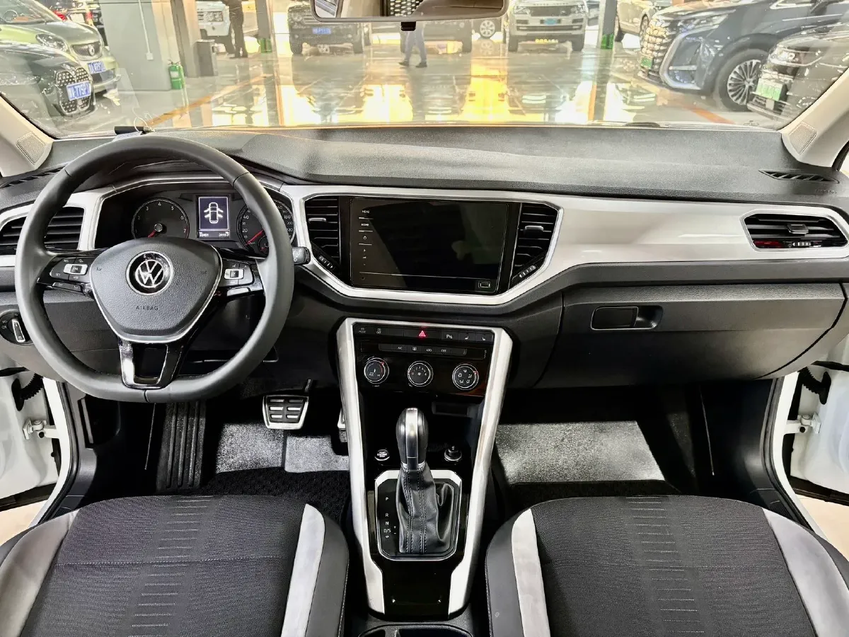 2022 Volkswagen T-Roc 1.4T 150HP L4 7DCT,autocango,china used car exporter,china ev exporter,chinese used car exporter,chinese used ev exporter