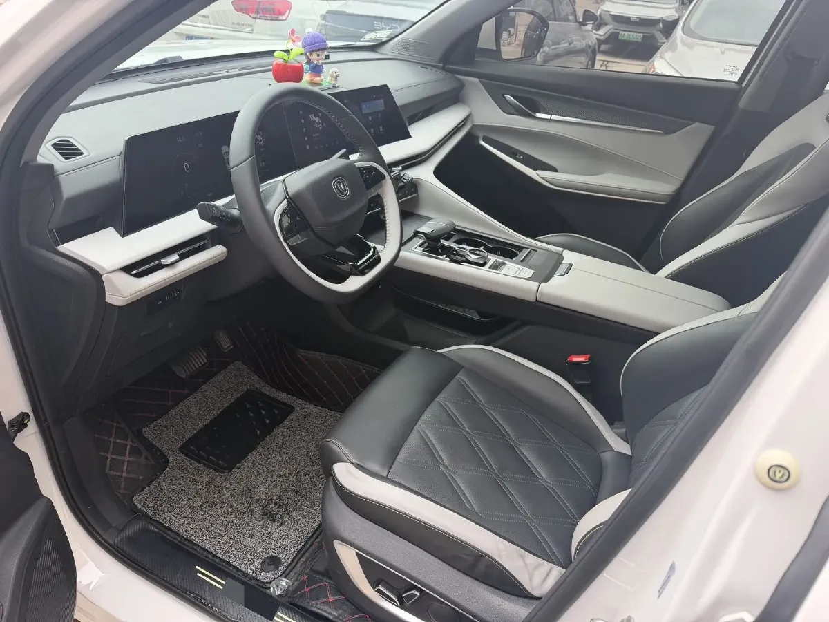 2023 ChangAn CS75 Plus 1.5T 188HP L4 8AT,autocango,china used car exporter,china ev exporter,chinese used car exporter,chinese used ev exporter