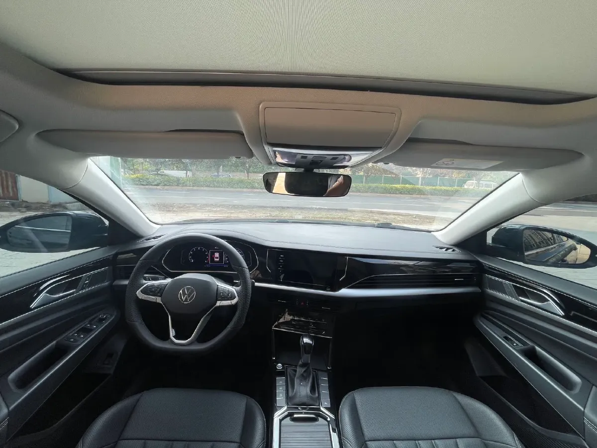 2025 Volkswagen Passat 2.0T 220HP L4 7DCT,autocango,china used car exporter,china ev exporter,chinese used car exporter,chinese used ev exporter