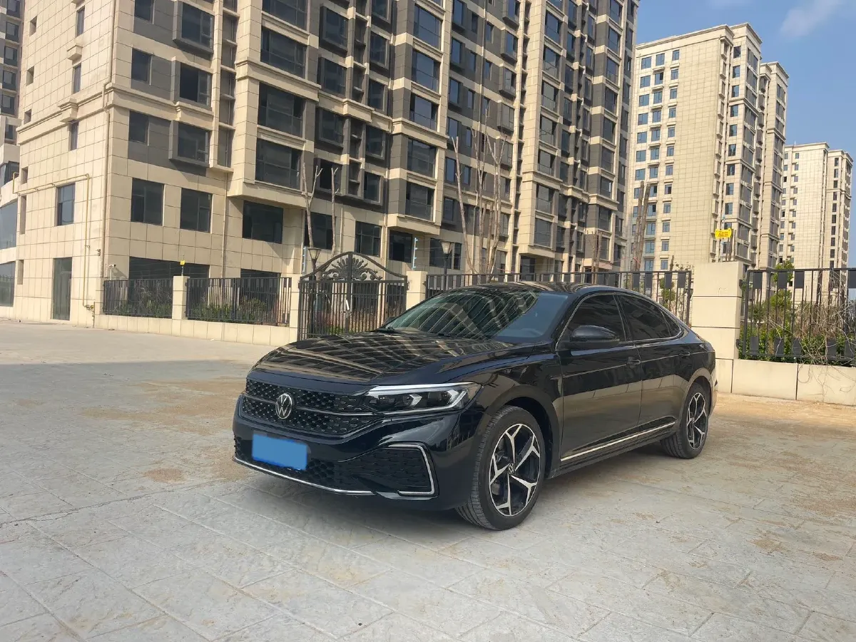 2025 Volkswagen Passat 2.0T 220HP L4 7DCT,autocango,china used car exporter,china ev exporter,chinese used car exporter,chinese used ev exporter