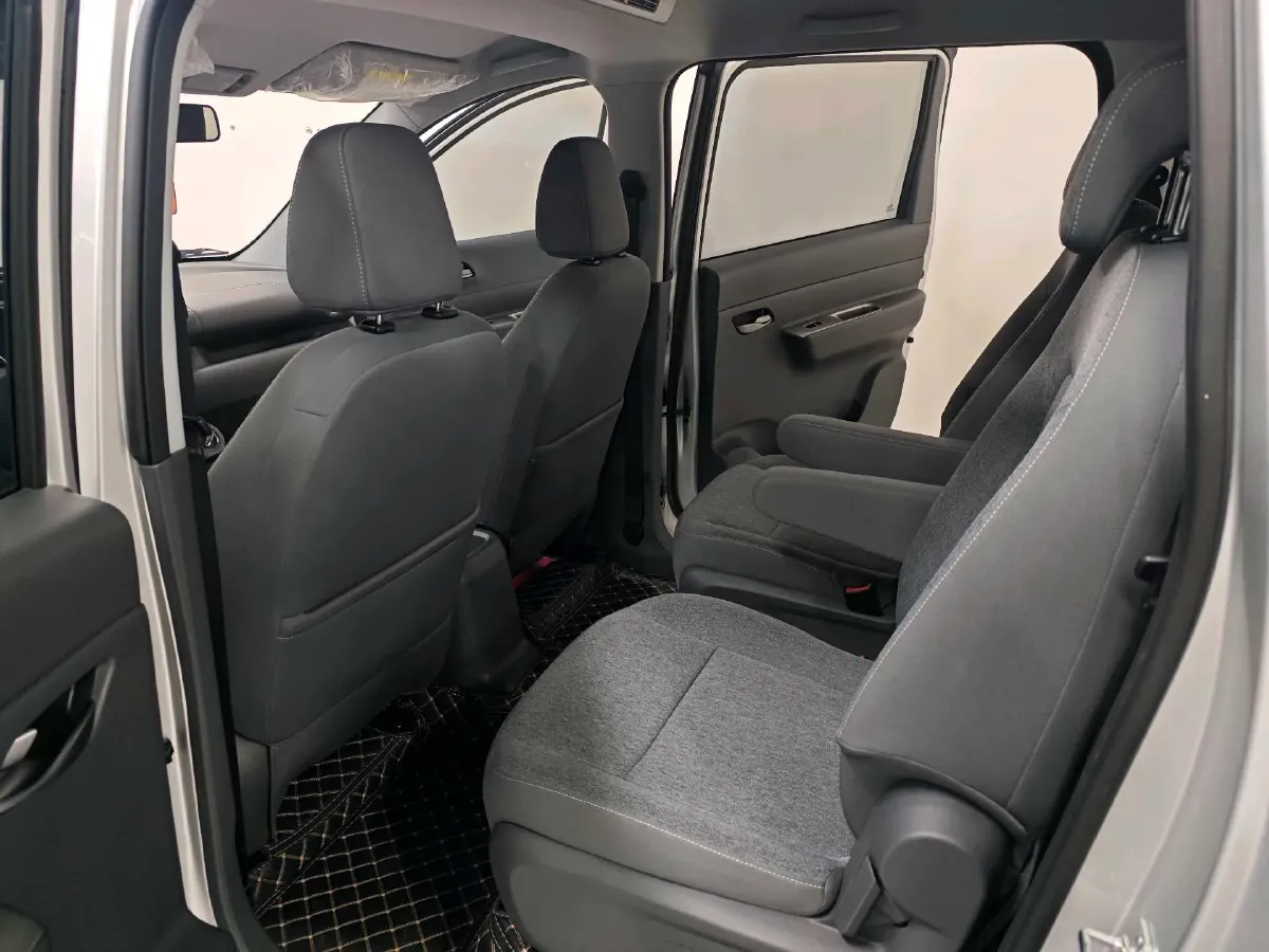 2025 WuLing HongGuang New Energy REEV 99HP REEV,autocango,china used car exporter,china ev exporter,chinese used car exporter,chinese used ev exporter