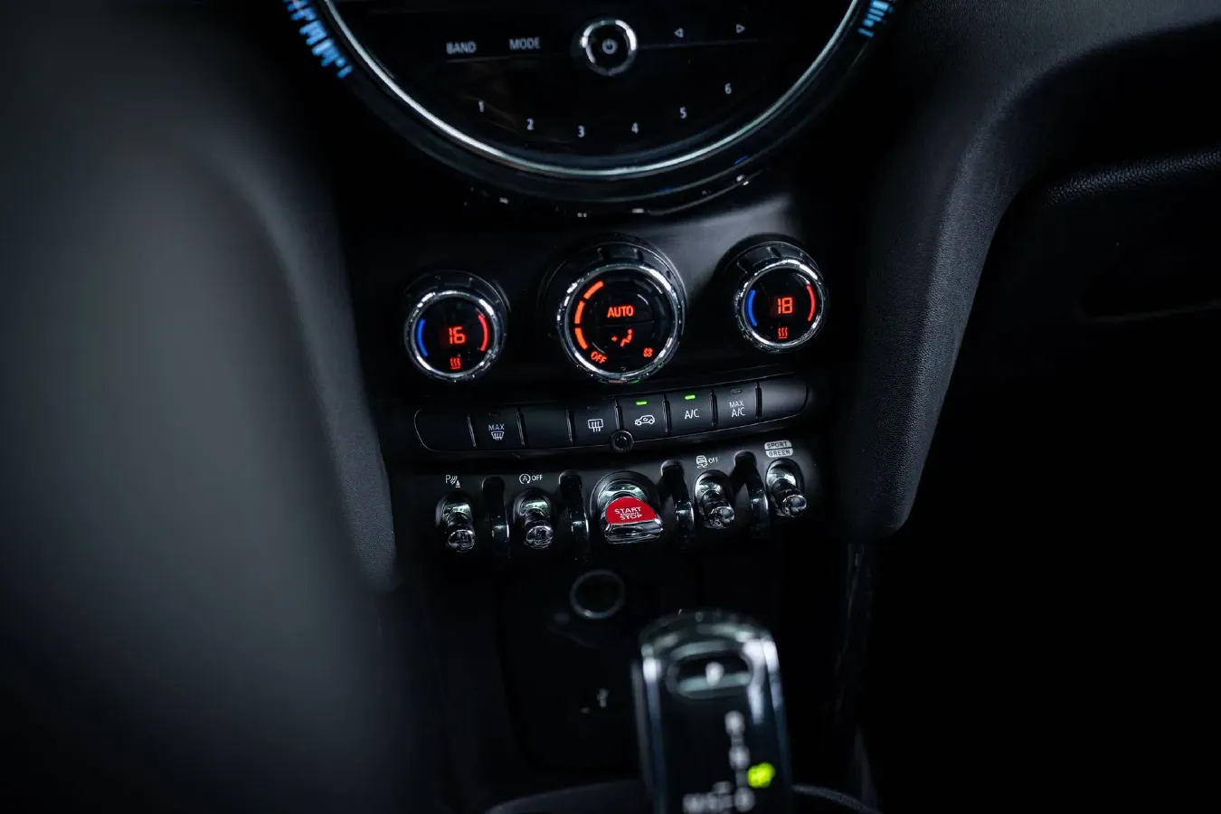 2022 MINI MINI 2.0T 192HP L4 7DCT,autocango,china used car exporter,china ev exporter,chinese used car exporter,chinese used ev exporter