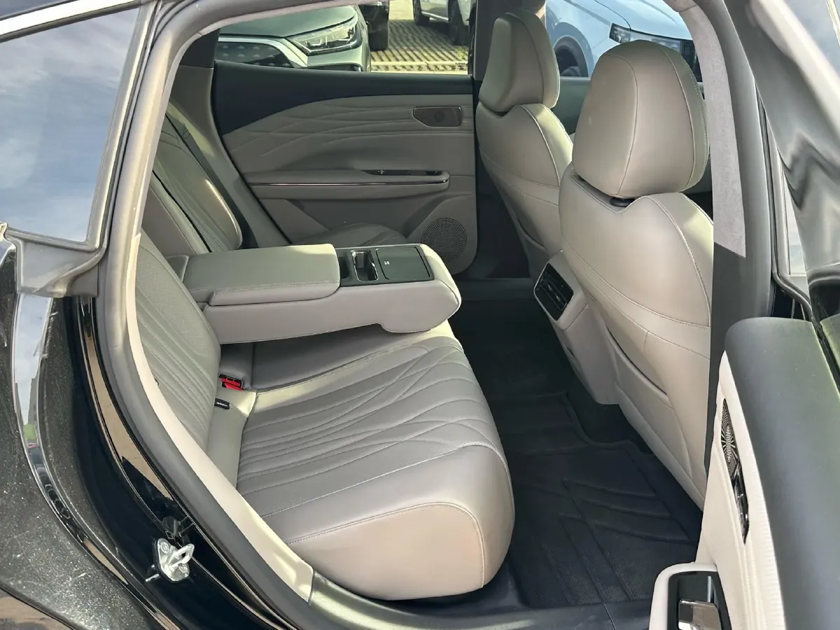 2025 Geely Galaxy Starshine 8 1.5T 163HP L4 3DHT PHEV 27.69KWH,autocango,china used car exporter,china ev exporter,chinese used car exporter,chinese used ev exporter