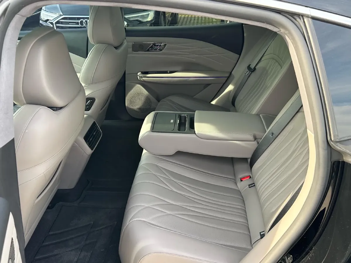 2025 Geely Galaxy Starshine 8 1.5T 163HP L4 3DHT PHEV 27.69KWH,autocango,china used car exporter,china ev exporter,chinese used car exporter,chinese used ev exporter