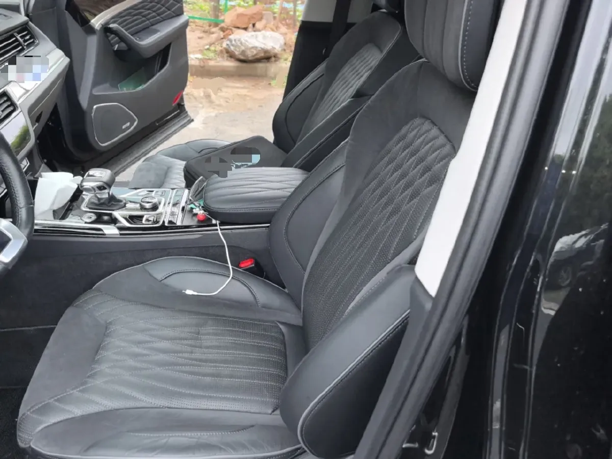 2022 HongQi HS5 2.0T 224HP L4 6AT,autocango,china used car exporter,china ev exporter,chinese used car exporter,chinese used ev exporter