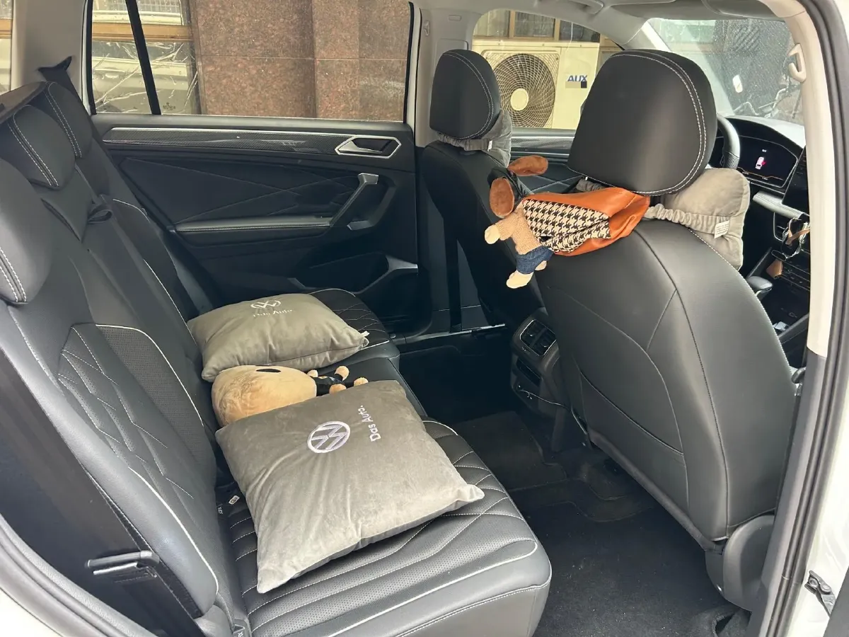 2023 Volkswagen Tiguan L 2.0T 186HP L4 7DCT,autocango,china used car exporter,china ev exporter,chinese used car exporter,chinese used ev exporter