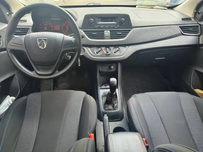 2016 BaoJun 310 1.2L 82HP L4 5MT,autocango,china used car exporter,china ev exporter,chinese used car exporter,chinese used ev exporter