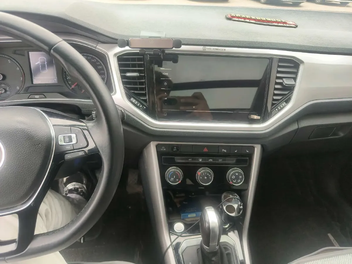 2022 Volkswagen T-Roc 1.4T 150HP L4 7DCT,autocango,china used car exporter,china ev exporter,chinese used car exporter,chinese used ev exporter