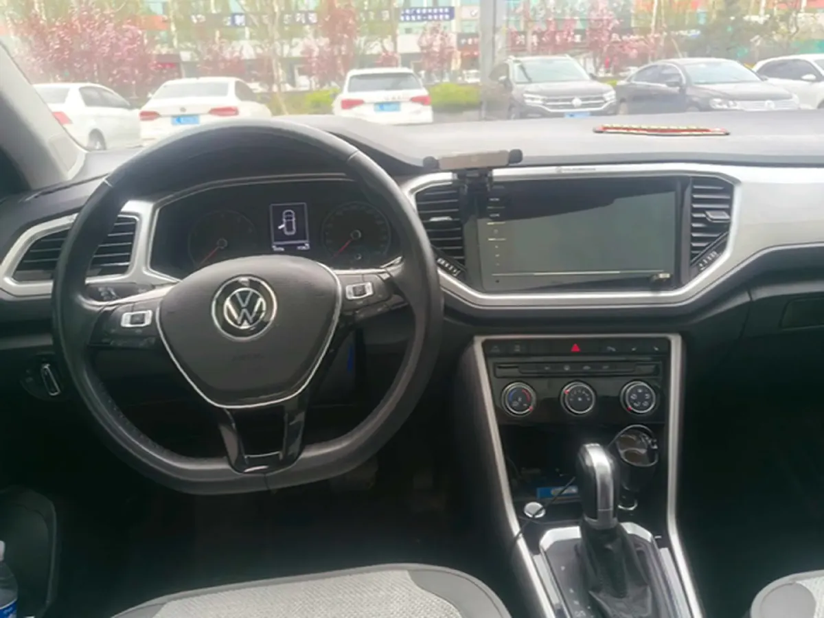2022 Volkswagen T-Roc 1.4T 150HP L4 7DCT,autocango,china used car exporter,china ev exporter,chinese used car exporter,chinese used ev exporter