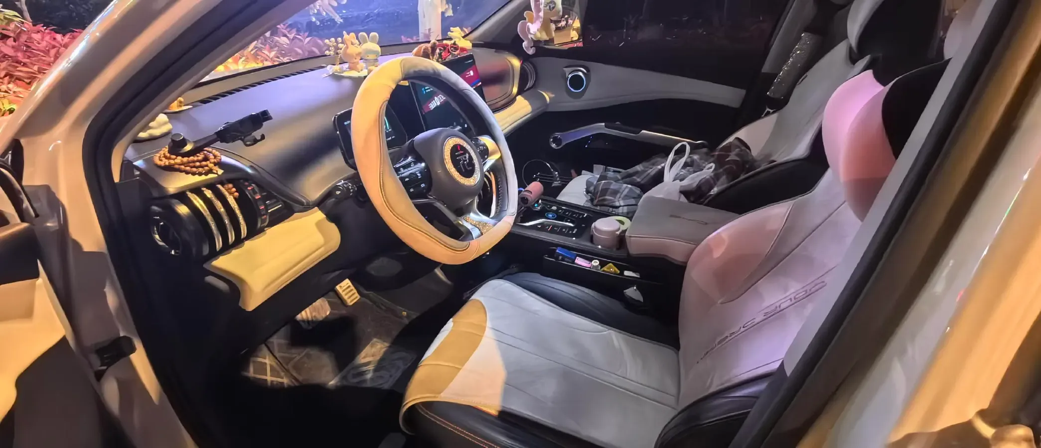 2022 Roewe RX5 MAX 1.5T 181HP L4 6AT,autocango,china used car exporter,china ev exporter,chinese used car exporter,chinese used ev exporter