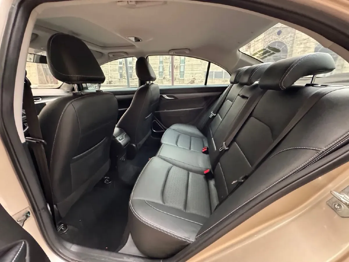 2021 BaoJun 530 1.5T 147HP L4 CVT,autocango,china used car exporter,china ev exporter,chinese used car exporter,chinese used ev exporter