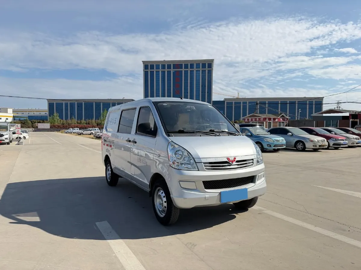2019 WuLing RongGuang 1.5L 107HP L4 5MT,autocango,china used car exporter,china ev exporter,chinese used car exporter,chinese used ev exporter