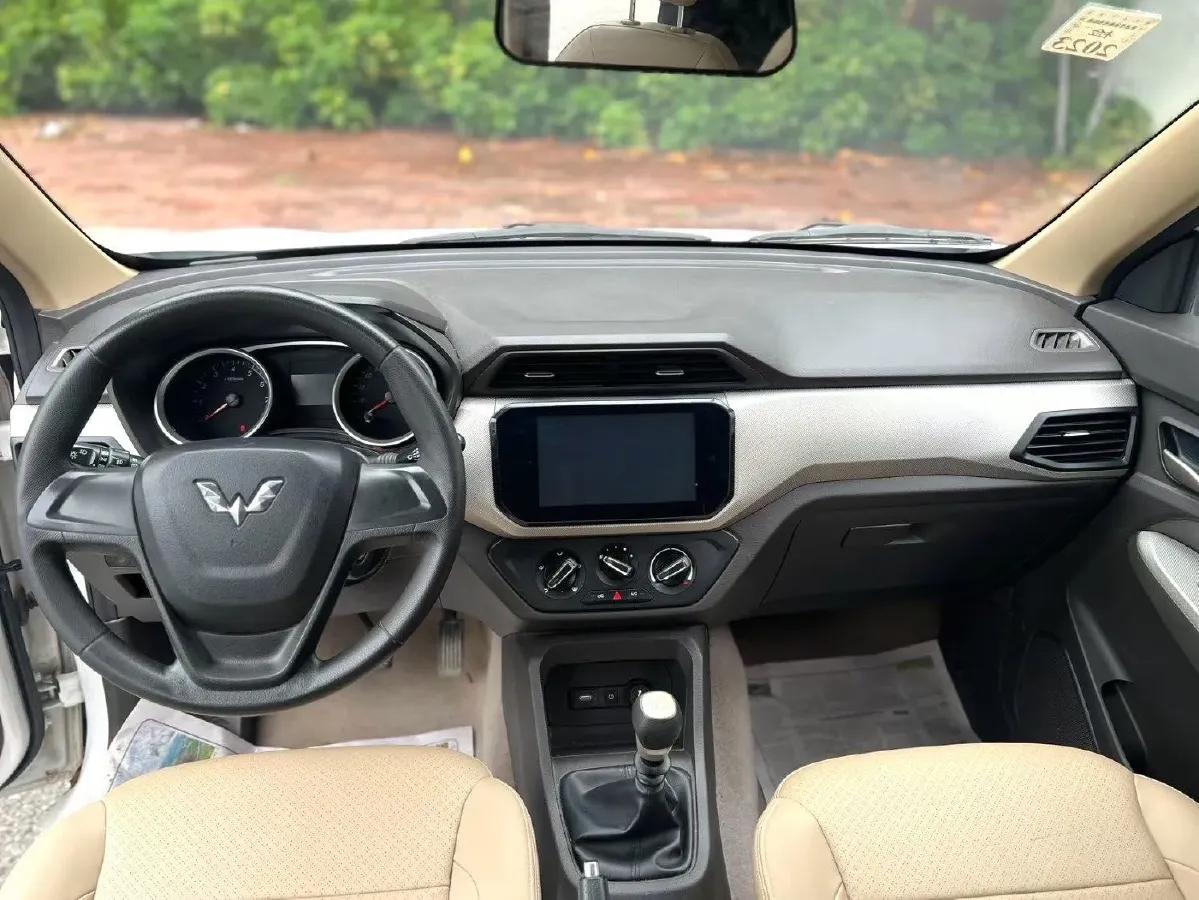 2021 WuLing RongGuang New Truck 1.5L 99HP L4 5MT,autocango,china used car exporter,china ev exporter,chinese used car exporter,chinese used ev exporter