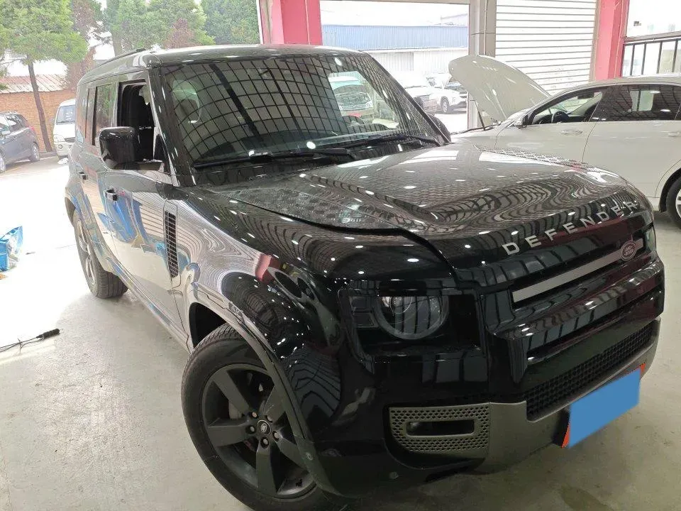 2024 Land Rover Defender 3.0T 400HP L6 8AT,autocango,china used car exporter,china ev exporter,chinese used car exporter,chinese used ev exporter