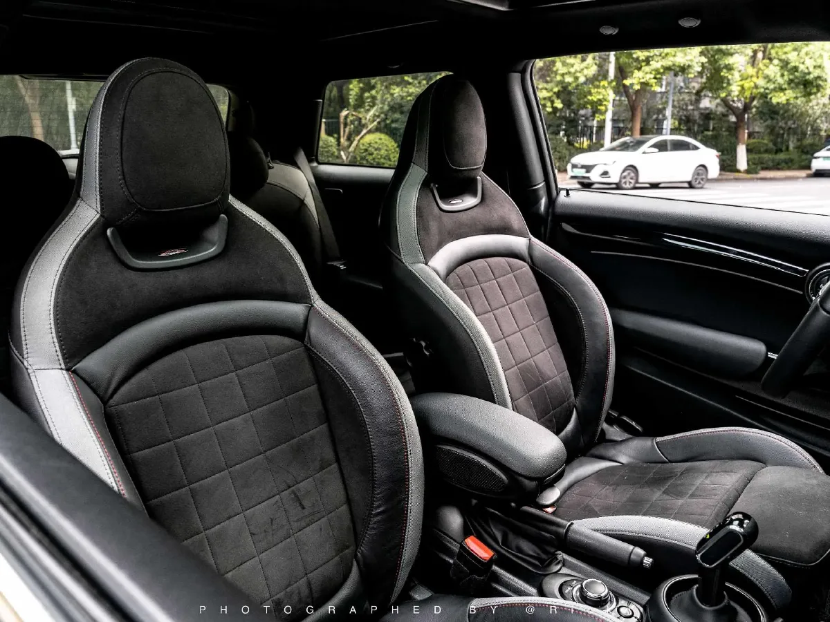 2023 MINI JCW 2.0T 231HP L4 8AT,autocango,china used car exporter,china ev exporter,chinese used car exporter,chinese used ev exporter