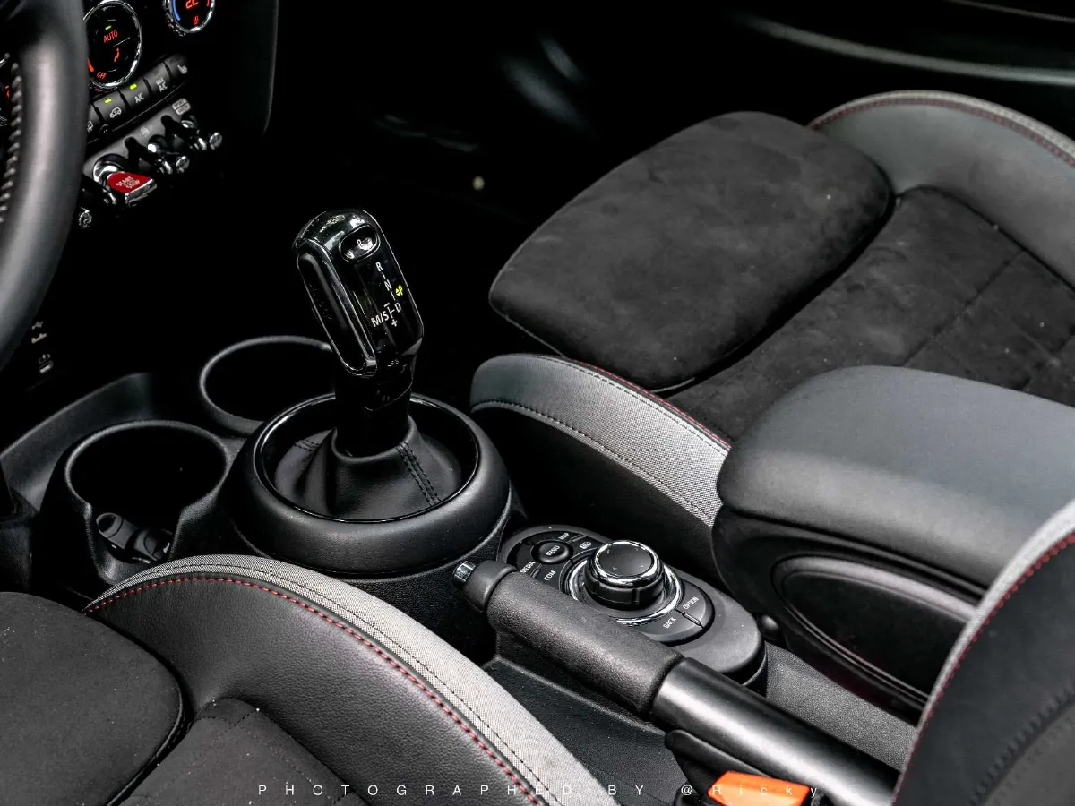 2023 MINI JCW 2.0T 231HP L4 8AT,autocango,china used car exporter,china ev exporter,chinese used car exporter,chinese used ev exporter