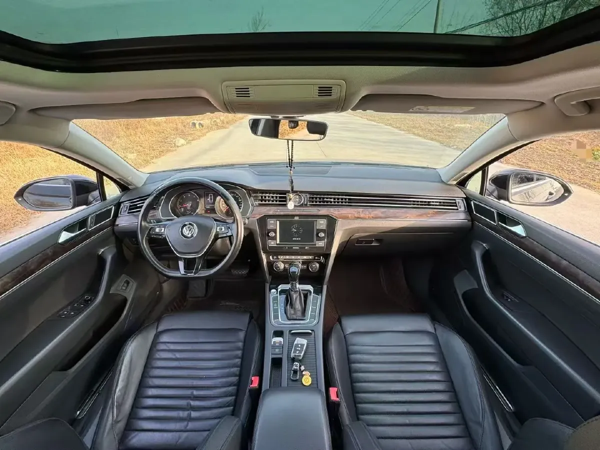 2019 Volkswagen Magotan 2.0T 186HP L4 7DCT,autocango,china used car exporter,china ev exporter,chinese used car exporter,chinese used ev exporter