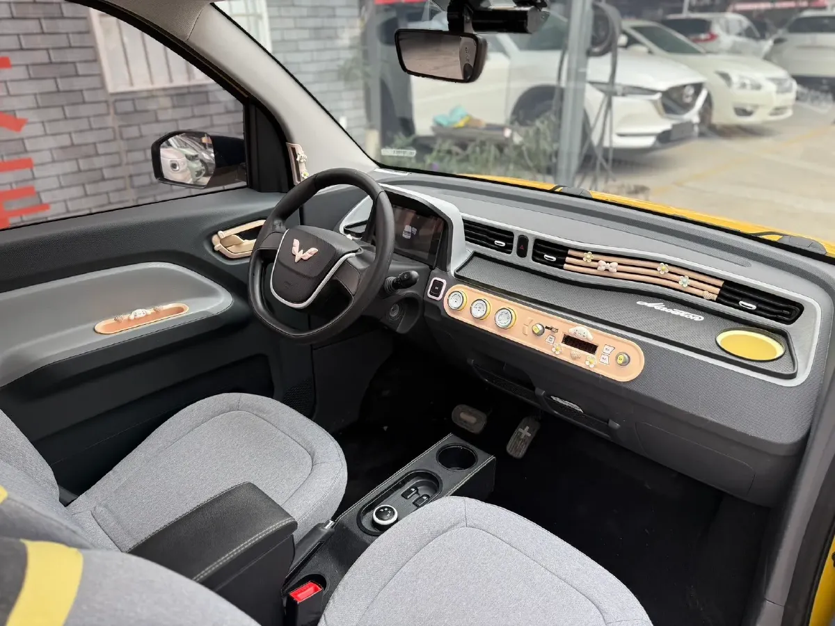 2021 WuLing HongGuang MINI EV BEV 13.9KWH,autocango,china used car exporter,china ev exporter,chinese used car exporter,chinese used ev exporter