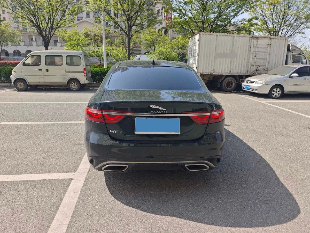 2022 Jaguar XFL 2.0T 200HP L4 8AT,autocango,china used car exporter,china ev exporter,chinese used car exporter,chinese used ev exporter