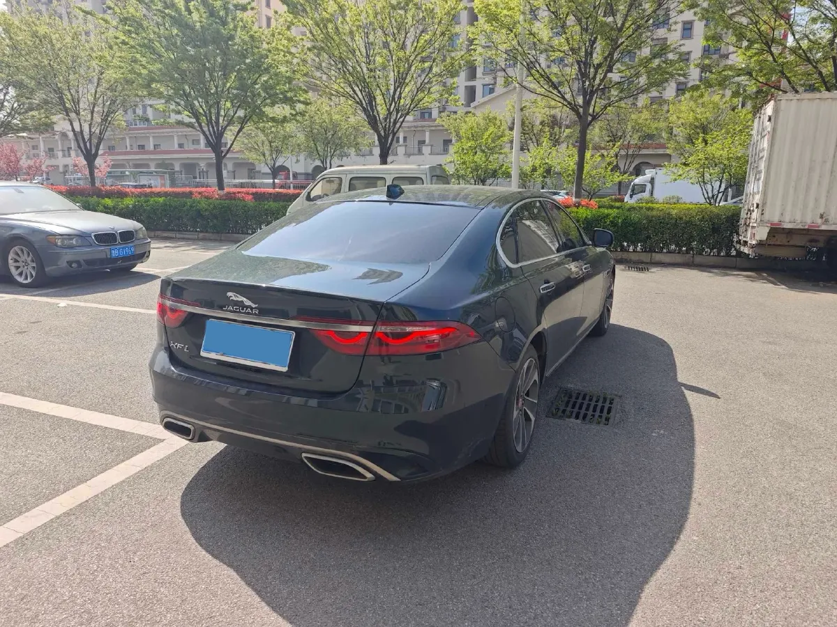 2022 Jaguar XFL 2.0T 200HP L4 8AT,autocango,china used car exporter,china ev exporter,chinese used car exporter,chinese used ev exporter