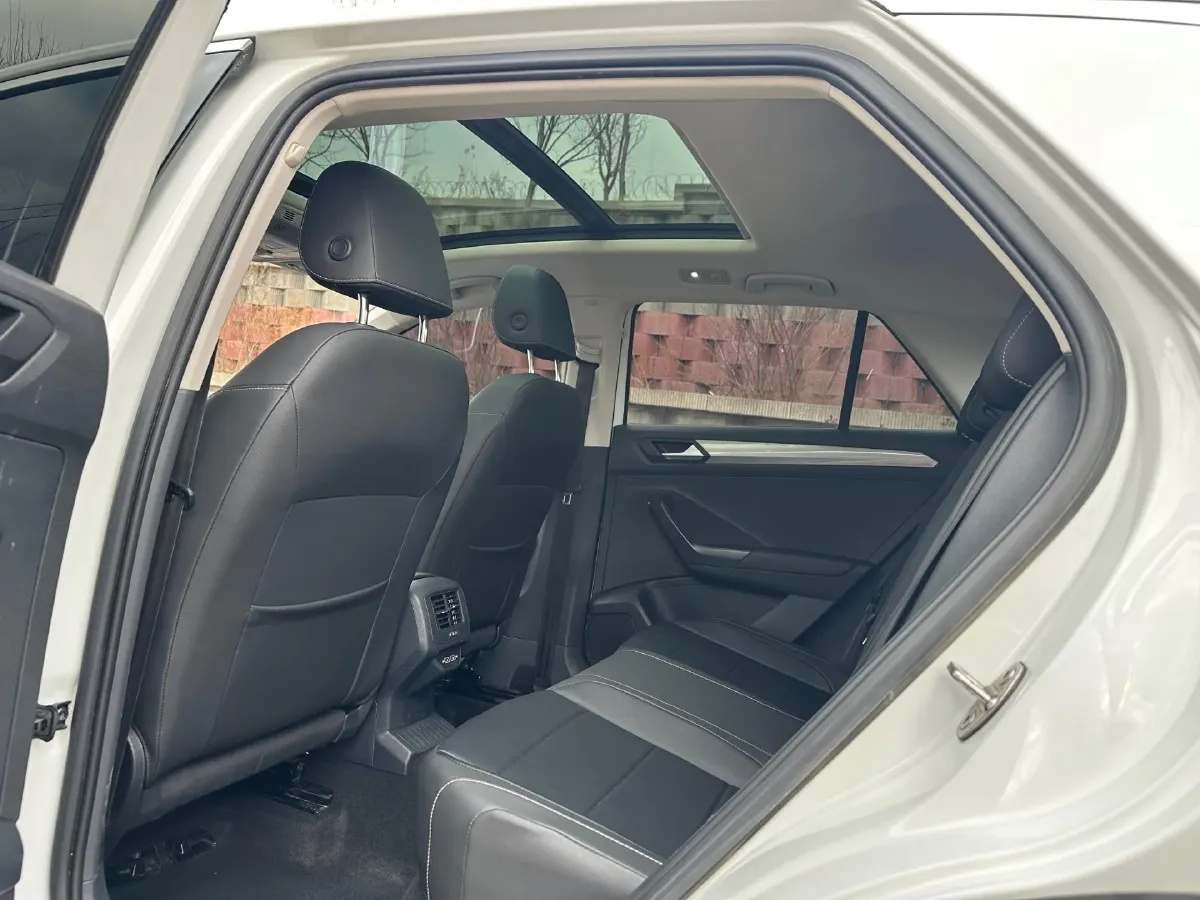 2022 Volkswagen T-Roc 1.4T 150HP L4 7DCT,autocango,china used car exporter,china ev exporter,chinese used car exporter,chinese used ev exporter