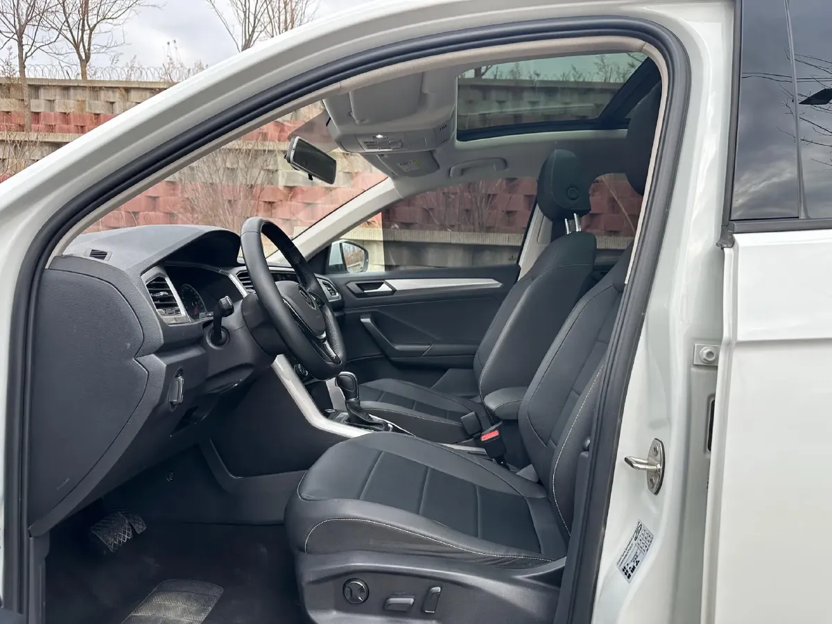 2022 Volkswagen T-Roc 1.4T 150HP L4 7DCT,autocango,china used car exporter,china ev exporter,chinese used car exporter,chinese used ev exporter