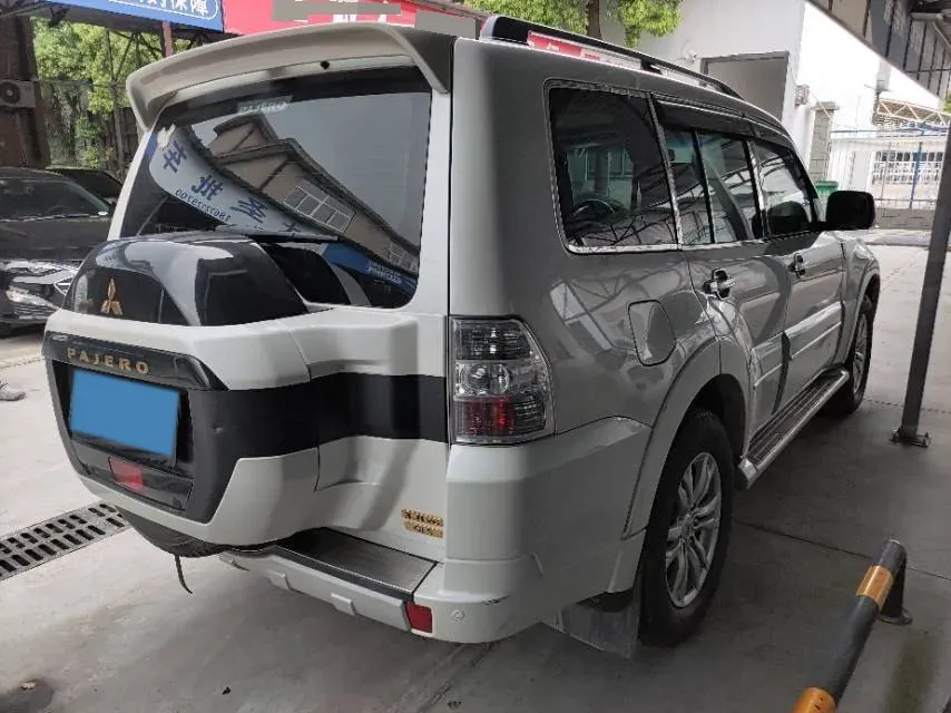2018 Mitsubishi Pajero 3.0L 174HP V6 5AT,autocango,china used car exporter,china ev exporter,chinese used car exporter,chinese used ev exporter