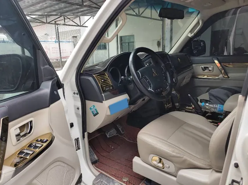 2018 Mitsubishi Pajero 3.0L 174HP V6 5AT,autocango,china used car exporter,china ev exporter,chinese used car exporter,chinese used ev exporter