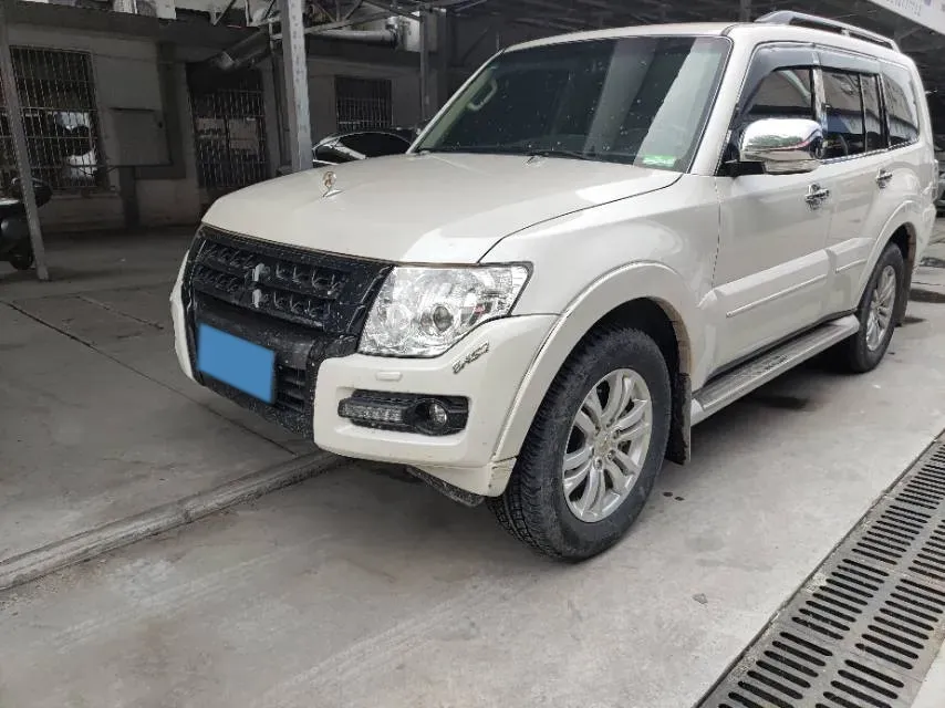 2018 Mitsubishi Pajero 3.0L 174HP V6 5AT,autocango,china used car exporter,china ev exporter,chinese used car exporter,chinese used ev exporter