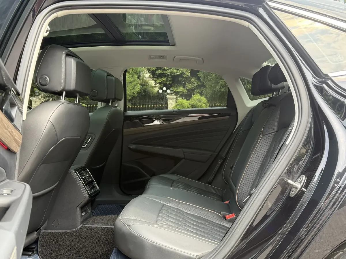 2019 Volvo V40 1.5T 152HP L4 6AT,autocango,china used car exporter,china ev exporter,chinese used car exporter,chinese used ev exporter