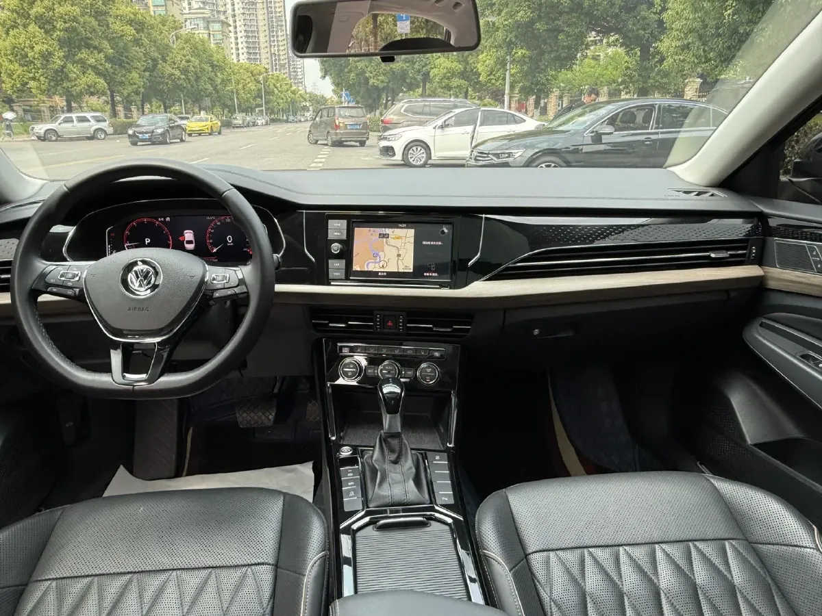 2019 Volvo V40 1.5T 152HP L4 6AT,autocango,china used car exporter,china ev exporter,chinese used car exporter,chinese used ev exporter