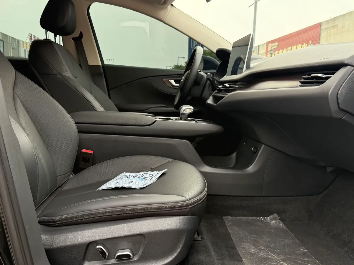 2024 HongQi E-QM5 BEV 60KWH,autocango,china used car exporter,china ev exporter,chinese used car exporter,chinese used ev exporter