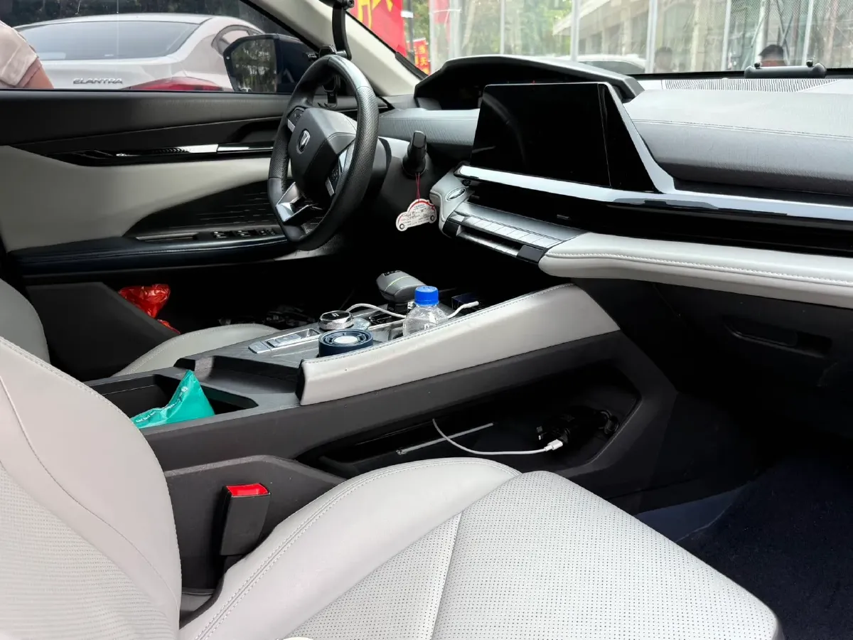 2023 ChangAn UNI-V iDD 1.5T 170HP L4 6TCT PHEV 18.4KWH,autocango,china used car exporter,china ev exporter,chinese used car exporter,chinese used ev exporter