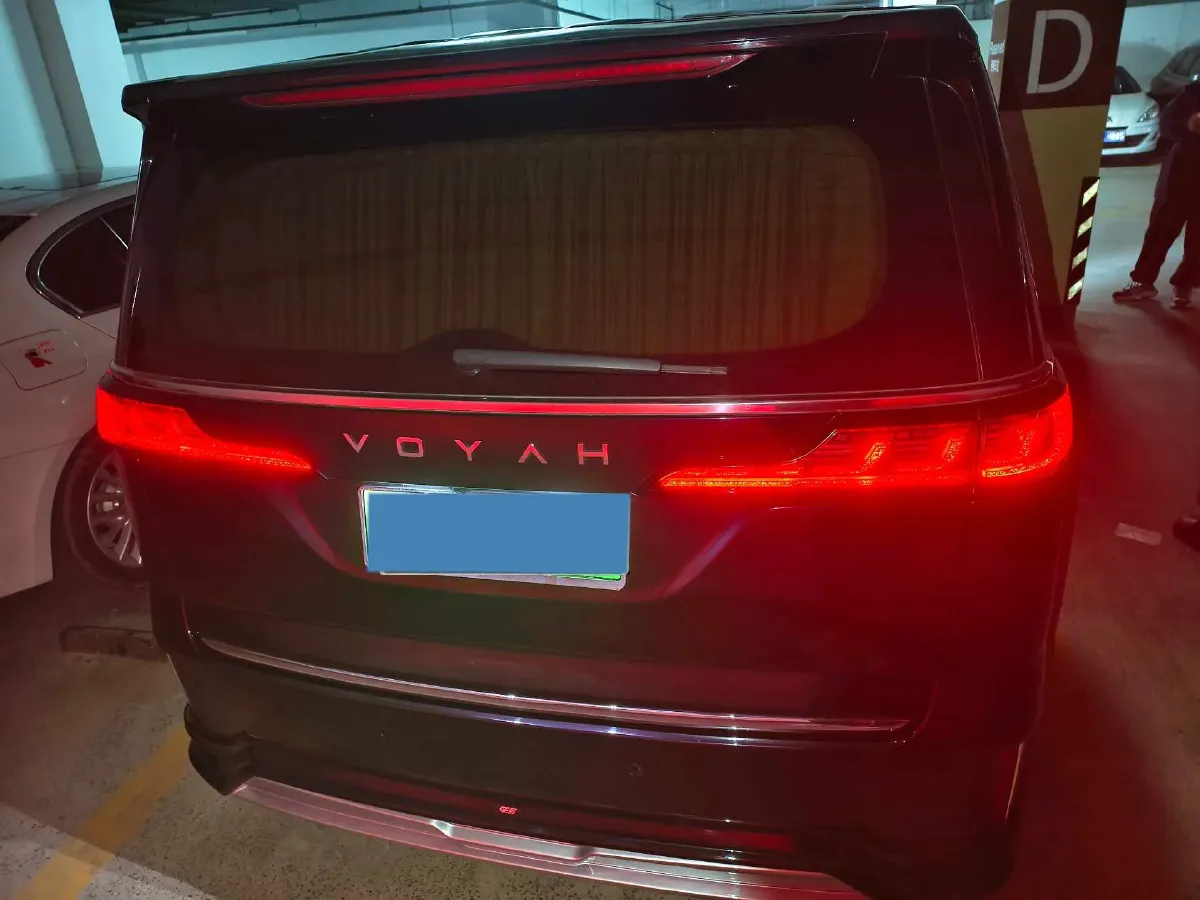 2022 Voyah Dream 1.5T 136HP L4 PHEV 25.57KWH,autocango,china used car exporter,china ev exporter,chinese used car exporter,chinese used ev exporter