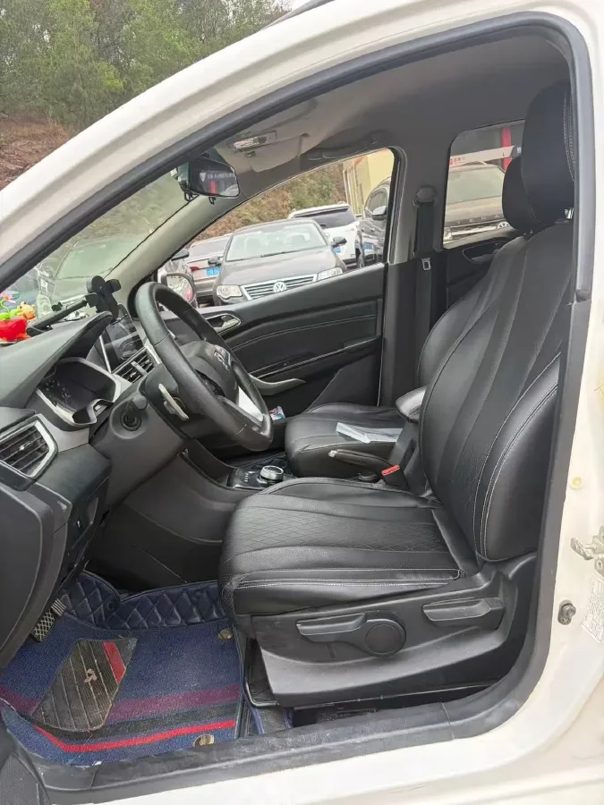 2018 BaoJun 310W 1.5L 112HP L4 5AMT,autocango,china used car exporter,china ev exporter,chinese used car exporter,chinese used ev exporter