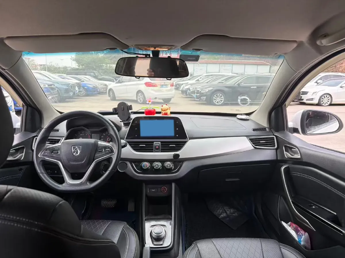 2018 BaoJun 310W 1.5L 112HP L4 5AMT,autocango,china used car exporter,china ev exporter,chinese used car exporter,chinese used ev exporter