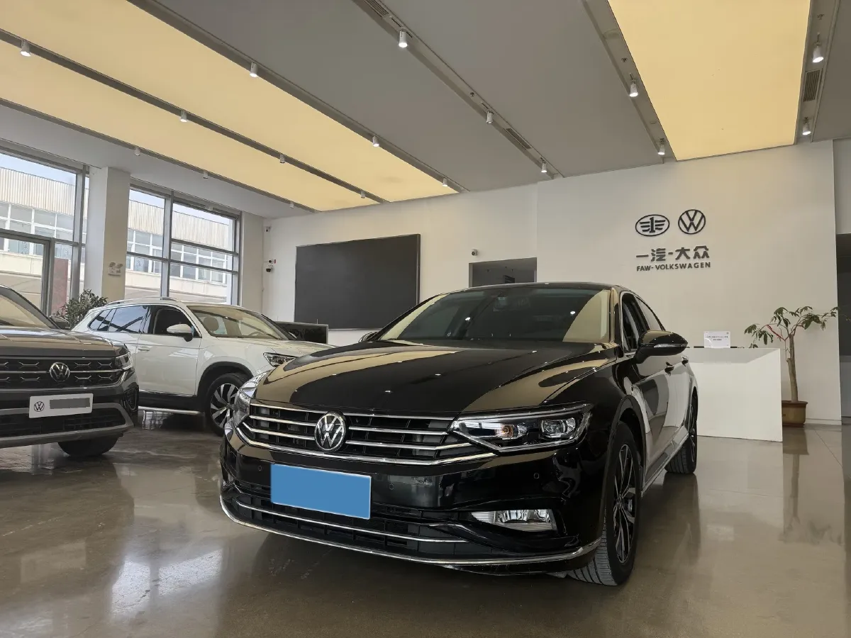 2020 Volkswagen Magotan 2.0T 186HP L4 7DCT,autocango,china used car exporter,china ev exporter,chinese used car exporter,chinese used ev exporter