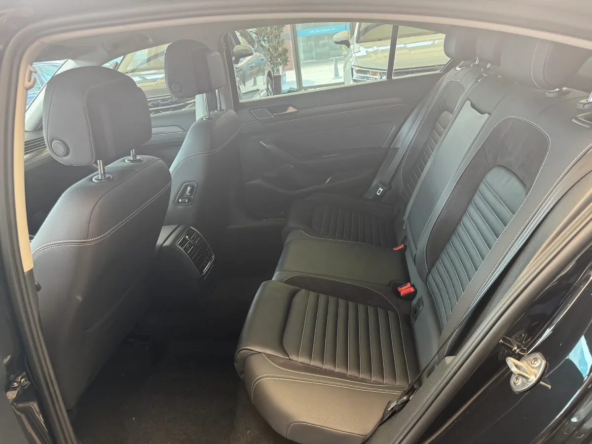 2020 Volkswagen Magotan 2.0T 186HP L4 7DCT,autocango,china used car exporter,china ev exporter,chinese used car exporter,chinese used ev exporter