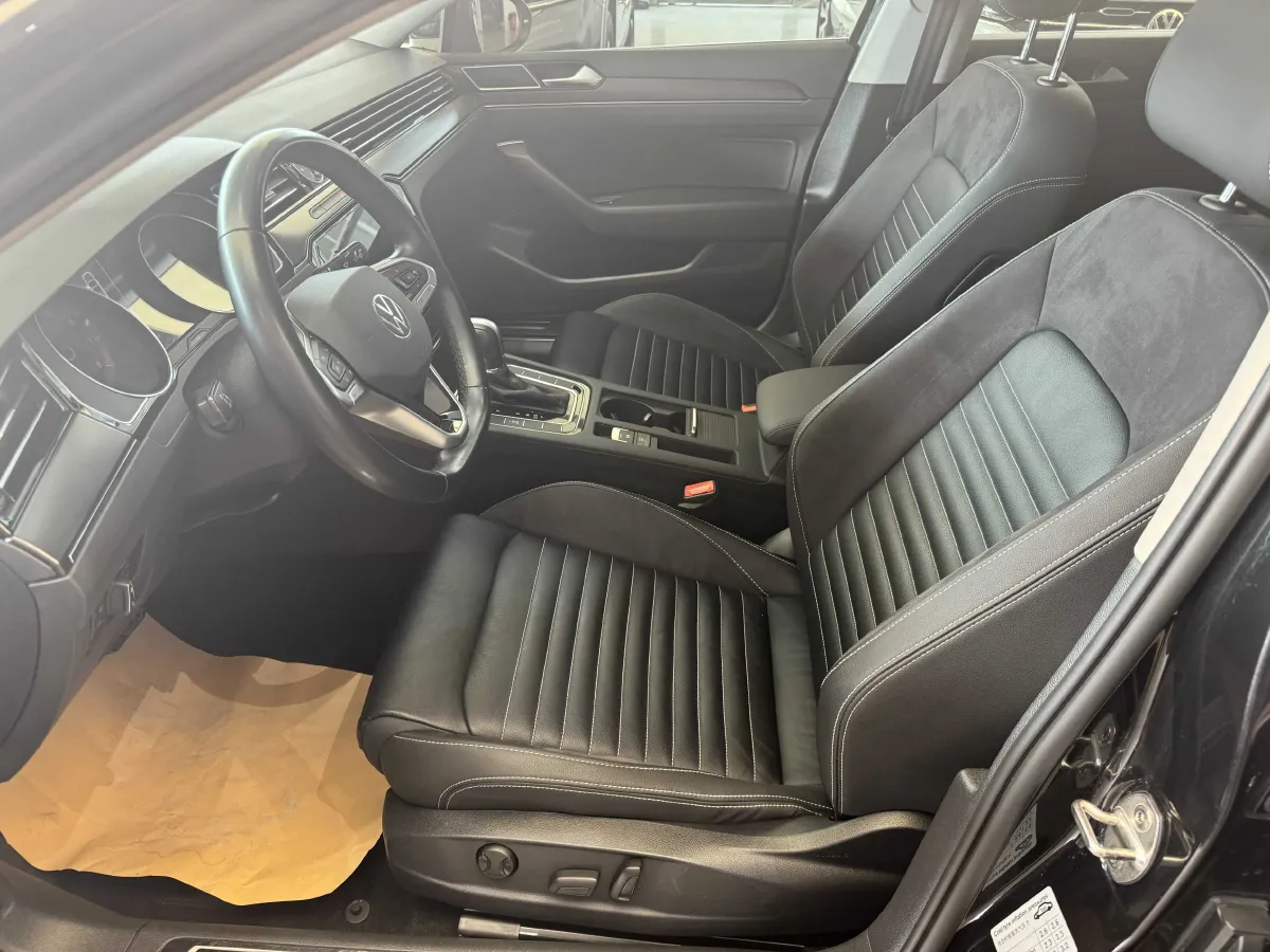 2020 Volkswagen Magotan 2.0T 186HP L4 7DCT,autocango,china used car exporter,china ev exporter,chinese used car exporter,chinese used ev exporter