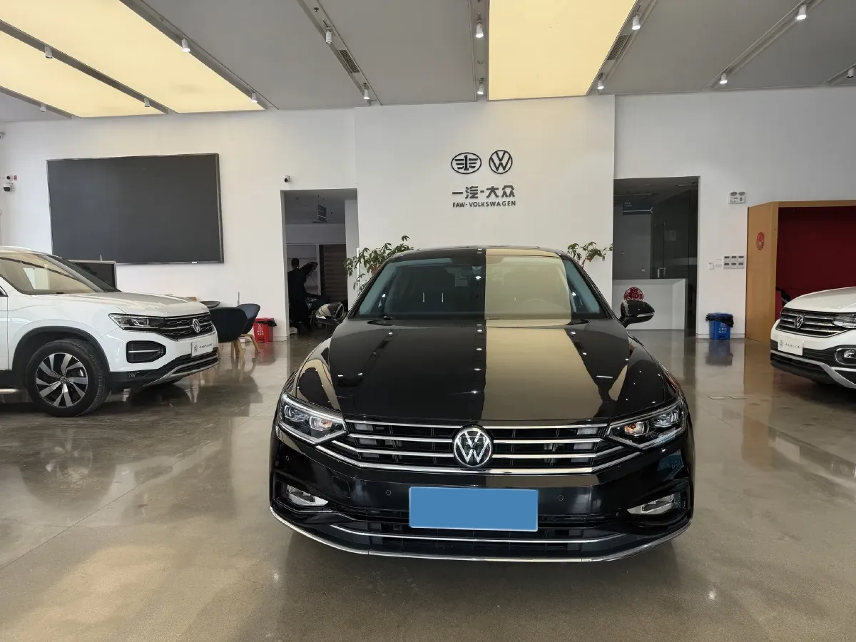 2020 Volkswagen Magotan 2.0T 186HP L4 7DCT,autocango,china used car exporter,china ev exporter,chinese used car exporter,chinese used ev exporter