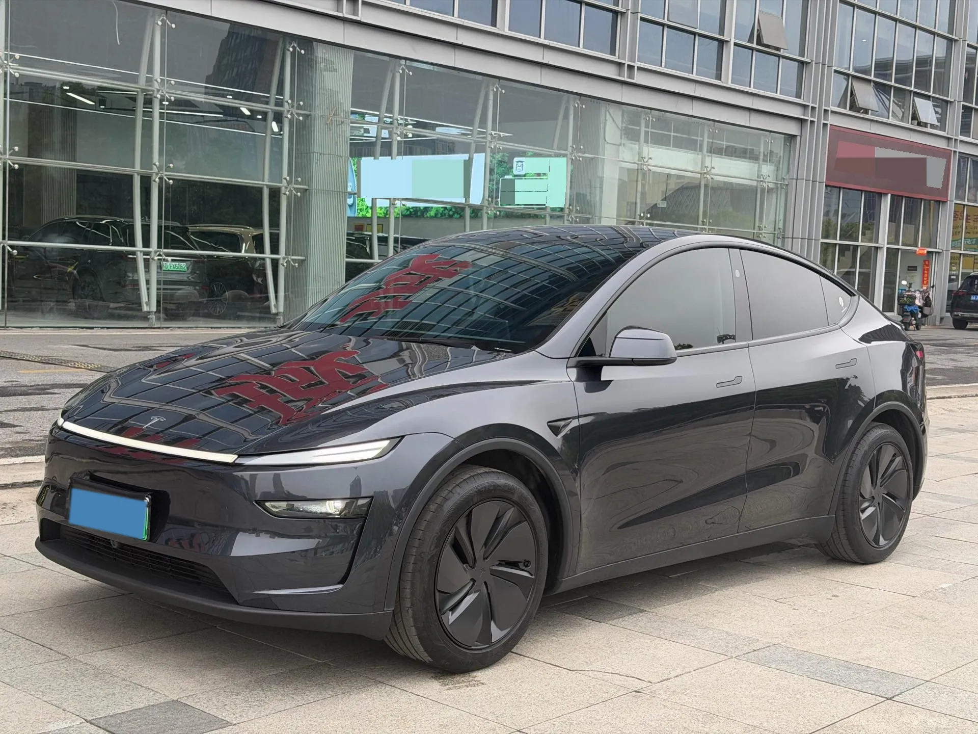 2025 Tesla Model Y BEV 62.5KWH