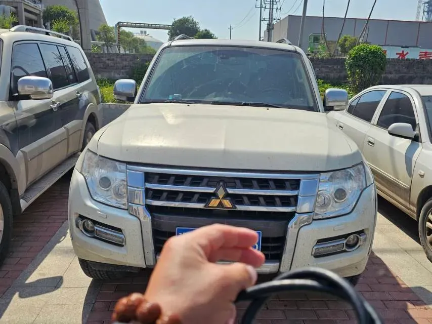 2016 Mitsubishi Pajero 3.0L 174HP V6 5AT,autocango,china used car exporter,china ev exporter,chinese used car exporter,chinese used ev exporter