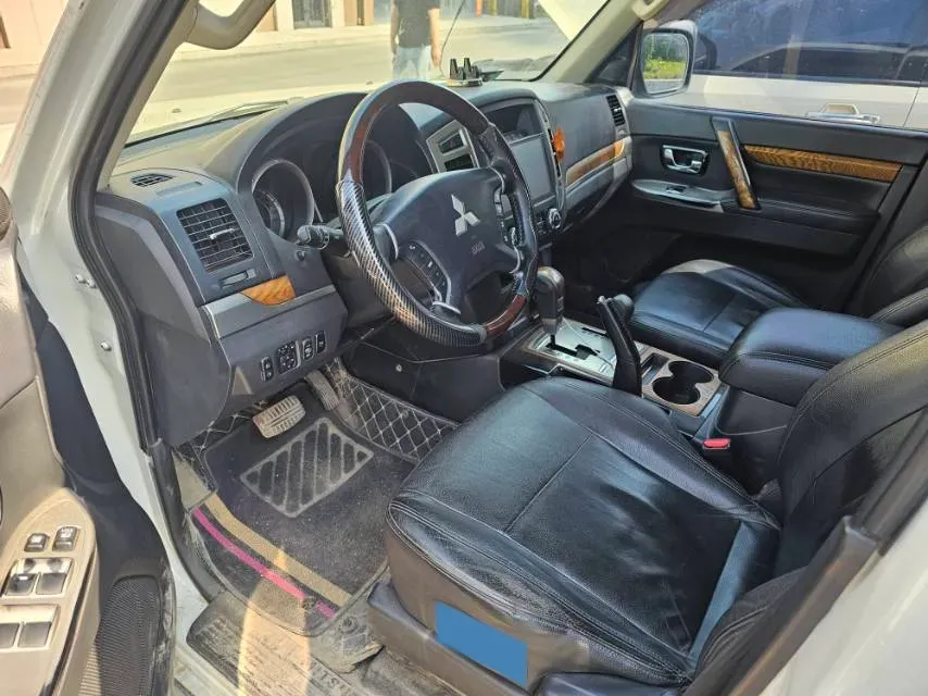 2016 Mitsubishi Pajero 3.0L 174HP V6 5AT,autocango,china used car exporter,china ev exporter,chinese used car exporter,chinese used ev exporter