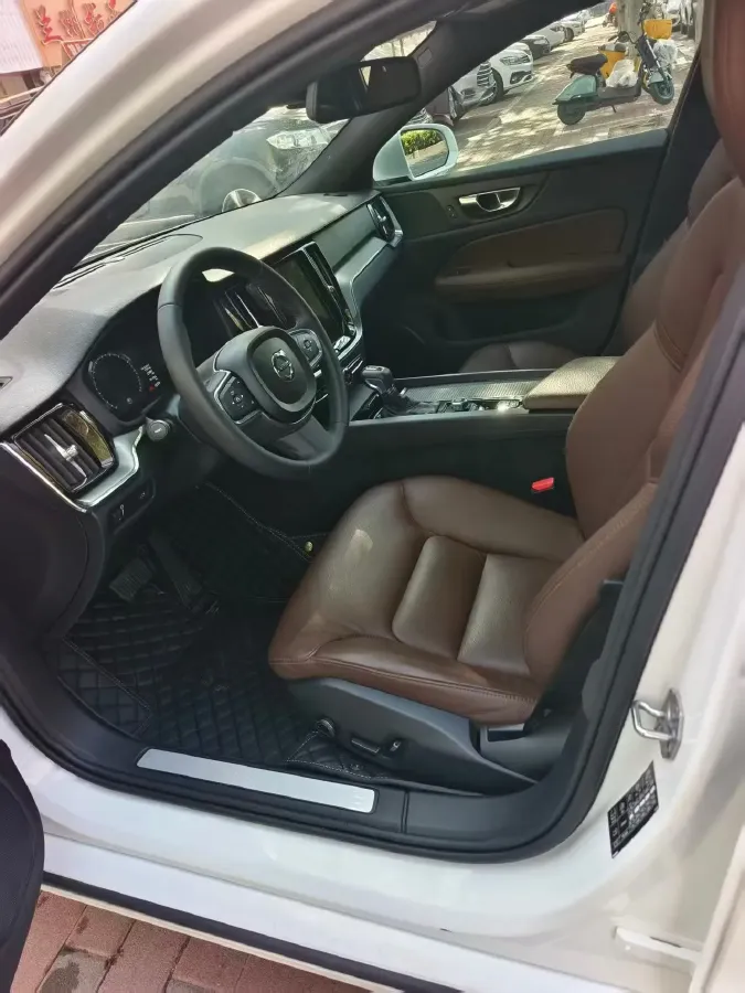 2021 Volvo S60 2.0T 190HP L4 8AT,autocango,china used car exporter,china ev exporter,chinese used car exporter,chinese used ev exporter