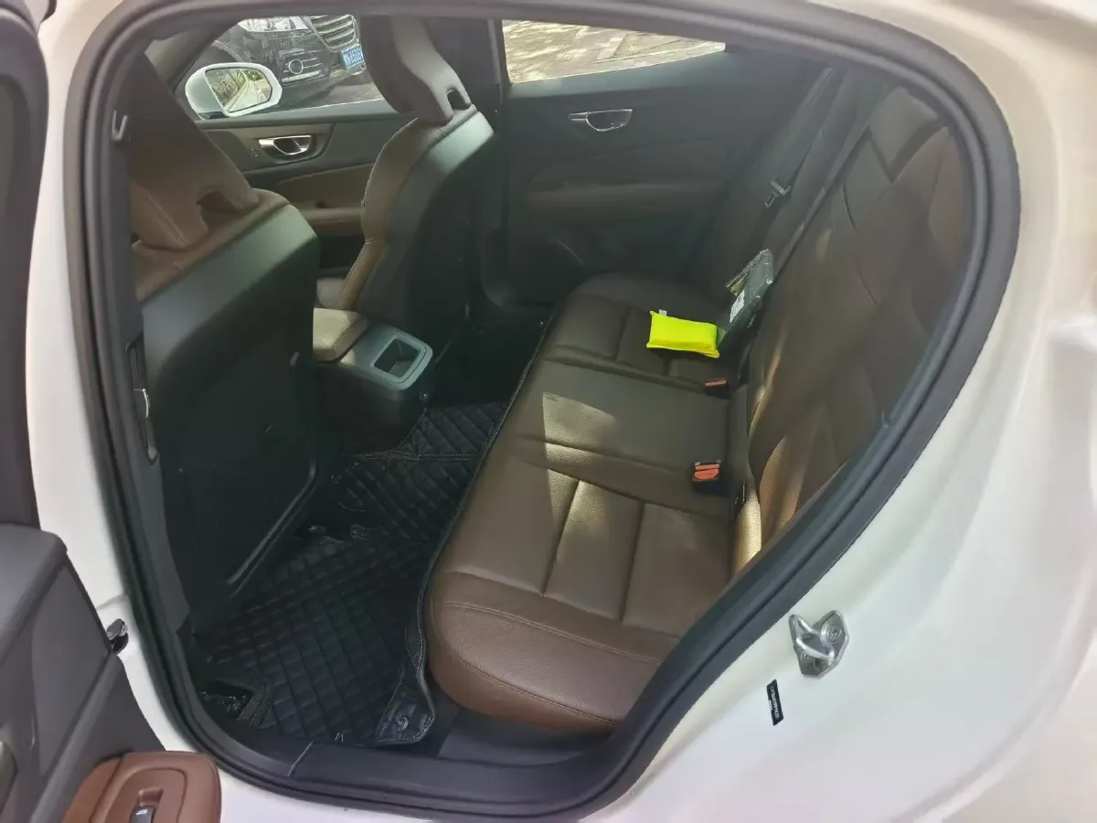 2021 Volvo S60 2.0T 190HP L4 8AT,autocango,china used car exporter,china ev exporter,chinese used car exporter,chinese used ev exporter