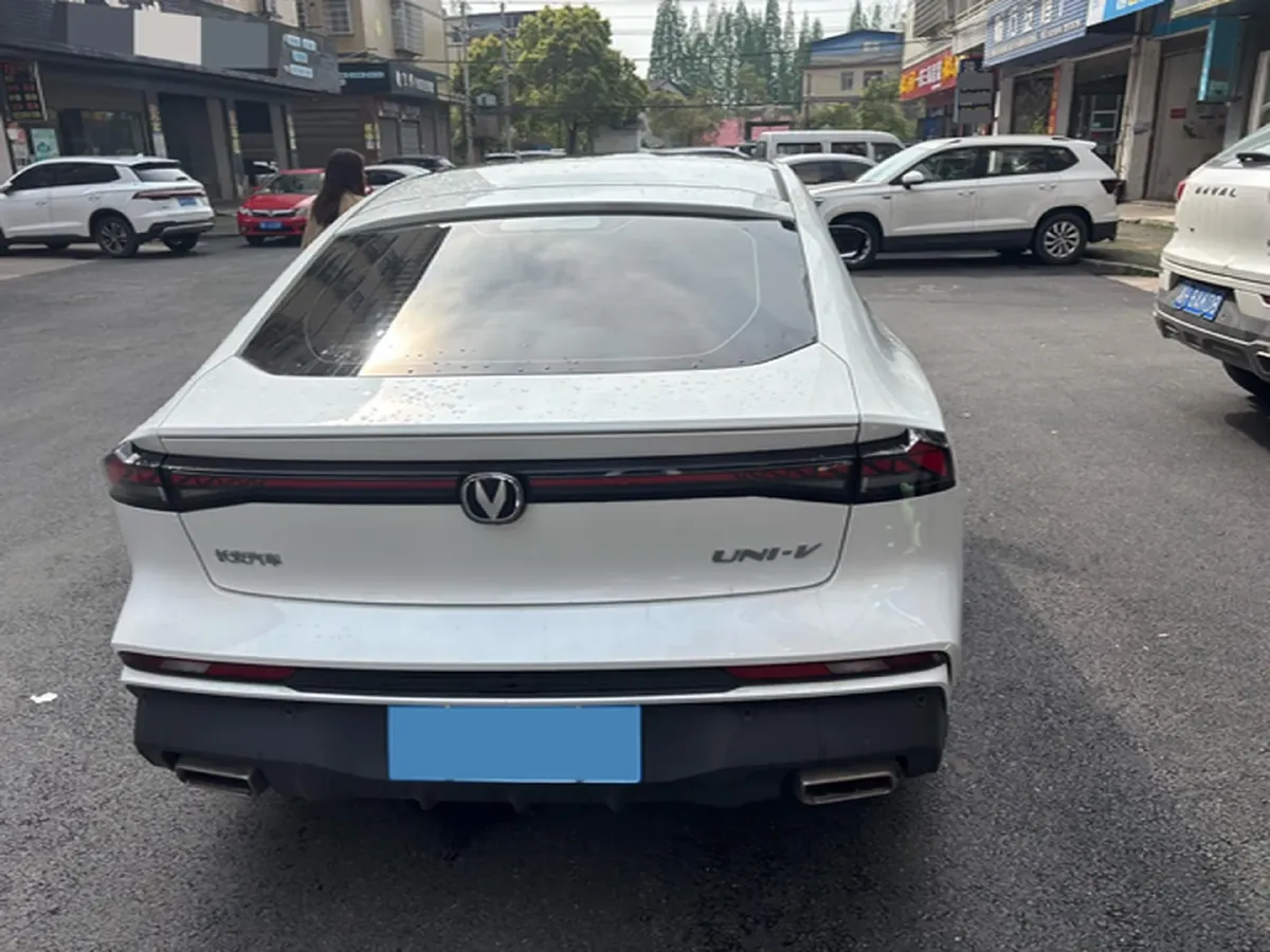 2024 ChangAn UNI-V 1.5T 188HP L4 7DCT,autocango,china used car exporter,china ev exporter,chinese used car exporter,chinese used ev exporter